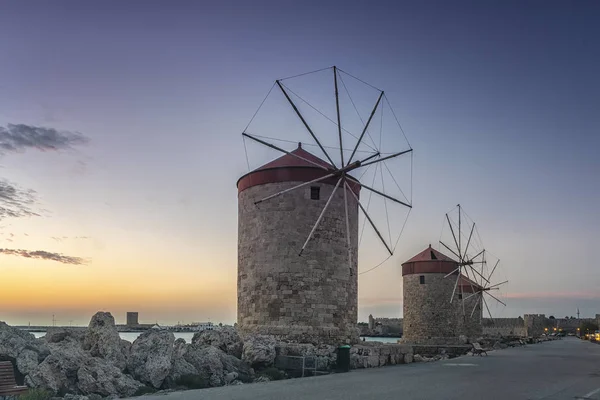 Dlouhá Expozice Fotografie Větrných Mlýnů Rhodos Historické Řecký Ostrov — Stock fotografie