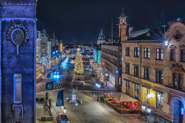 ヘルシンボリ スウェーデン 2018 長時間露光時の夜景 Helsingborgs 町の主要広場 — ストック写真