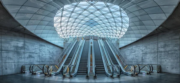 マルメ スウェーデン 2019 マルメ スウェーデンのトリアンゲルン駅でエスカレーター — ストック写真