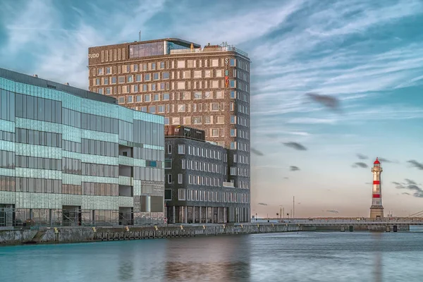 瑞典马尔默 2019年1月5日 海滨新建筑旁的马尔默灯塔 — 图库照片