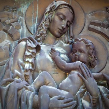 Bebek İsa Ystad, İsveç'te bir kilise girişinde üzerinde tutan Meryem Ana beni rahatlattı.