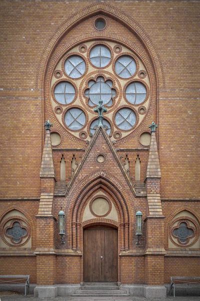 瑞典赫尔辛堡市南侧古斯塔夫 阿道夫教堂的一扇门 — 图库照片