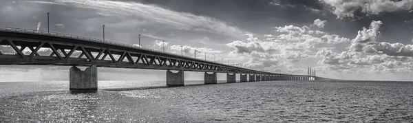 Oresundsbron Panorama blanco y negro — Foto de Stock