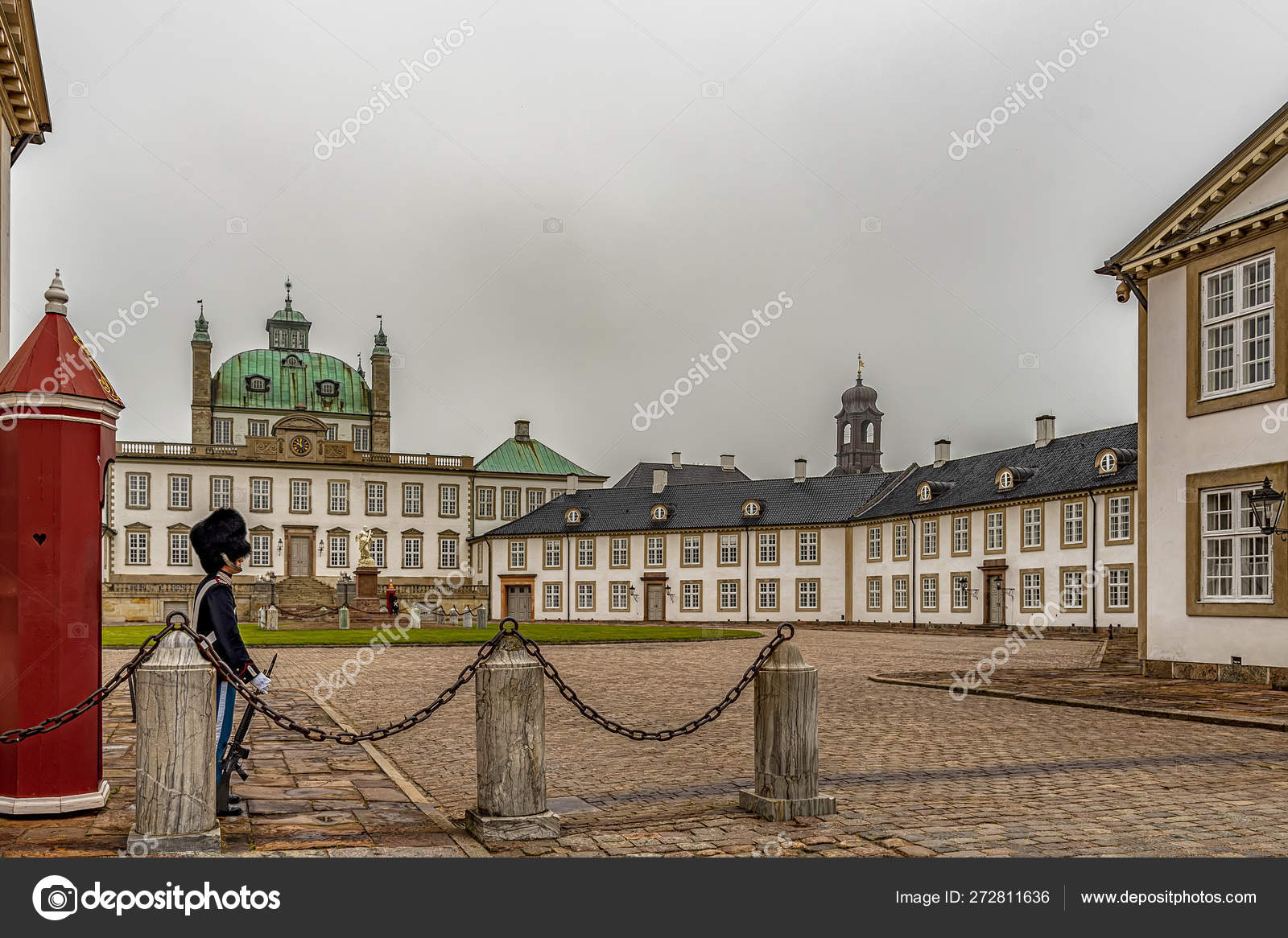 Fredensborg Palace Guard Station — Stock Editorial Photo © Tonygers  #272811636, image size:1600x1166