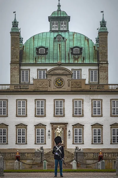 Palazzo Fredensborg con guardia armata — Foto Stock