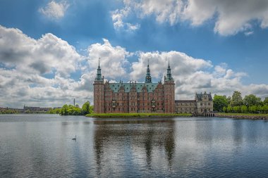 Frederiksborg Kalesi Lakeside Görünümü