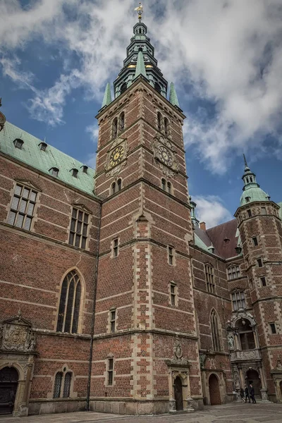 Torre del Castillo de Frederiksborg en Dinamarca — Foto de Stock