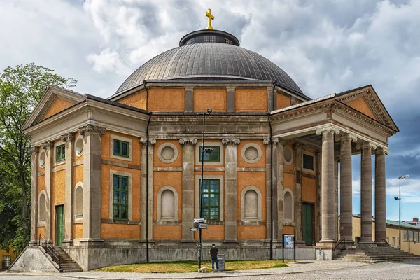 Симметрия церкви Святой Троицы в Карлскруне — стоковое фото