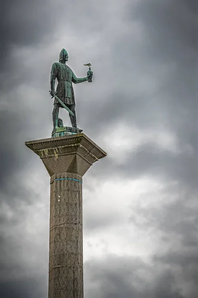 特隆赫姆圣奥拉夫雕像和柱子 — 图库照片