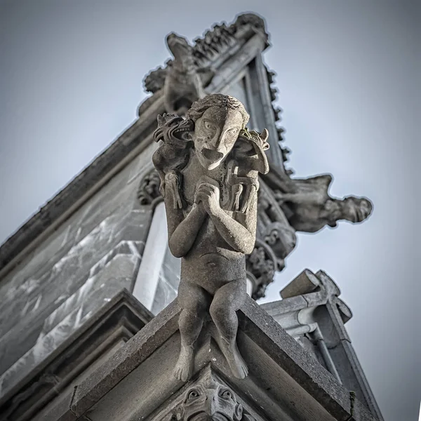 Trondheim Nidaros Cathedral Gargoyle man met demonen — Stockfoto