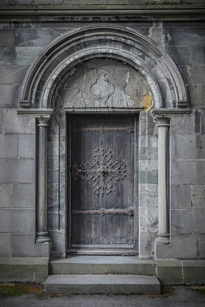 Porta de madeira da Catedral de Trondheim Nidaros — Fotografia de Stock