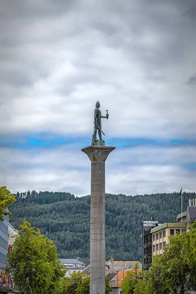 Trondheim Saint Olav Heykeli Yan Görünüm — Stok fotoğraf