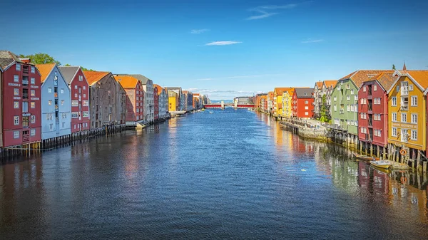 Muelle del río Trondheim Nidelva Almacenes Vista clásica — Foto de Stock