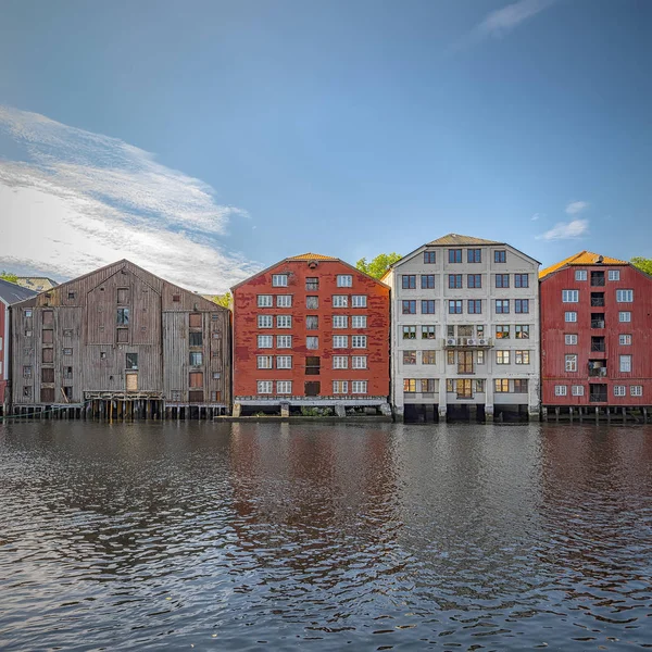 Trondheim Nehri Nidelva Dockside Depolar Cepheler — Stok fotoğraf