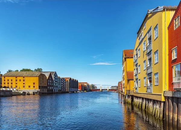 Magazzini Trondheim Riverside Dockside — Foto Stock