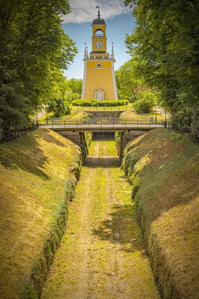 Karlskrona Admiralita zvonice a nepoužívaná kolejová dráha — Stock fotografie
