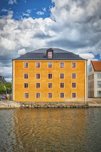 Karlskrona λιμάνι τετράγωνο διαμέρισμα μπλοκ αποθήκη — Φωτογραφία Αρχείου