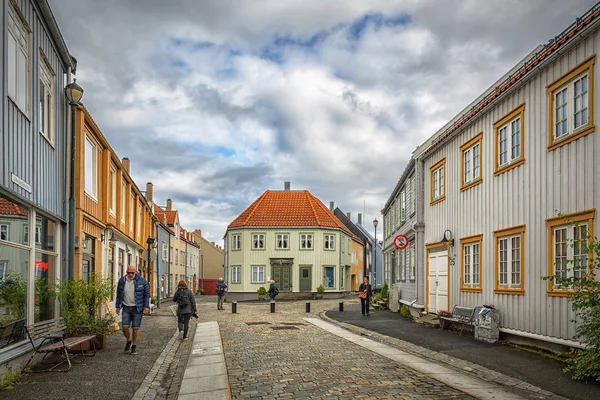 Trondheim bakklandet Straßenszene — Stockfoto