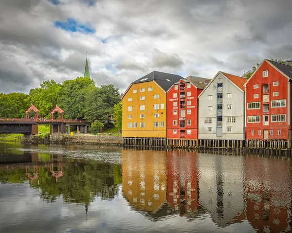 Trondheim Eski Köprü ve Dockside Depolar — Stok fotoğraf