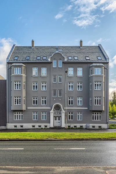 Facciata dell'edificio ristrutturata di Trondheim — Foto Stock