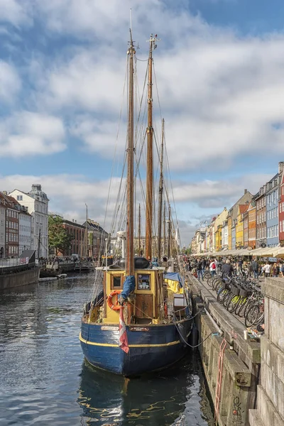 Copenhagen Nyhavn District Fishing Boat — ストック写真