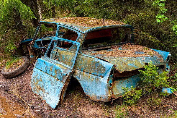 Kirkoe Mosse Suecia Mayo 2020 Cementerio Automóviles Situado Bosque Kirkoe — Foto de Stock