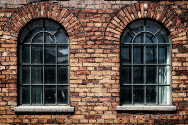 Ein Paar Bogenfenster Einem Ehemaligen Fabrikgebäude Norrkoping Schweden — Stockfoto