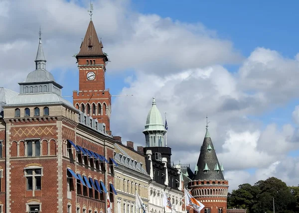 Helsingborg Sweden 2020年9月6日 町役場の時計塔が支配する都市のスカイラインに現れる多くの塔 — ストック写真