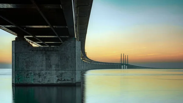 Malmo Sweden 9月20日 日没時にスウェーデンとデンマークを結ぶ日の出橋 — ストック写真