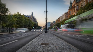 HELSİNGBORG, SWEDEN - 25 Eylül 2020: Akşam karanlığında uzun pozlu bir fotoğraf