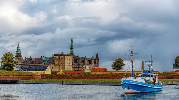 Helsingor Denmark September 2020 Fishing Boat Antares Sails Dock Kronborg — Stock Photo, Image