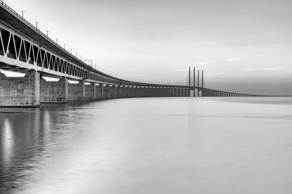 Malmo Sweden 9月20日 日没時にスウェーデンとデンマークを結ぶ日の出橋 — ストック写真