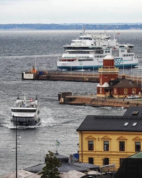 Segítségnyújtás Svédország Október 2020 Magasabb Kilátás Várostól Kikötőbe Érkező Kompok — Stock Fotó