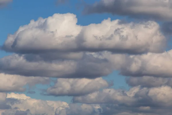 Yağmur Bulutları Bir Gökyüzünde Görüntüleyin — Stok fotoğraf