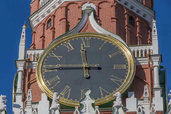 Perto Relógio Spasskaya Torre Moscou Kremlin — Fotografia de Stock