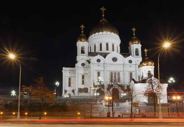 晚上在莫斯科看到救世主基督大教堂 — 图库照片