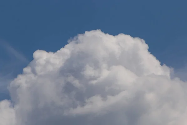 Верх Кумульської Хмари Фоні Блакитного Неба — стокове фото