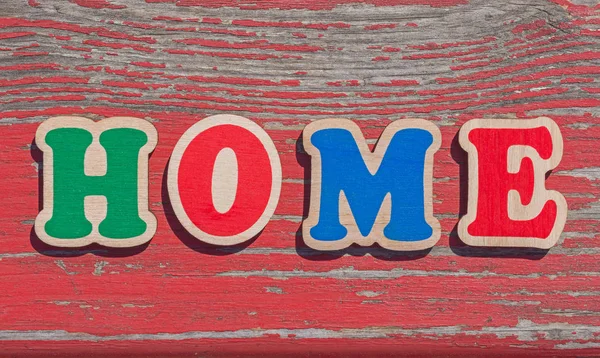 古い板に木製の文字で作られた単語の家 — ストック写真