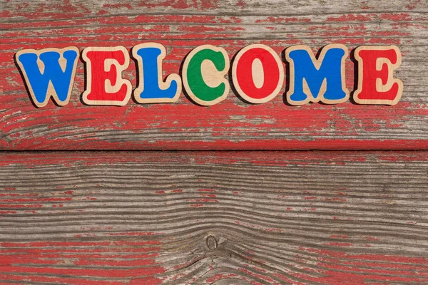 古い木の板に木製の文字で作られた言葉の歓迎 — ストック写真