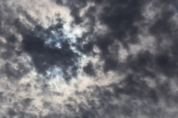 Vue Sur Soleil Cachée Derrière Les Nuages Sombres — Photo