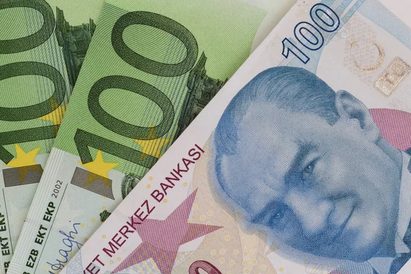 Primer Plano Del Billete Cien Liras Turcas Frente Los Billetes —  Fotos de Stock