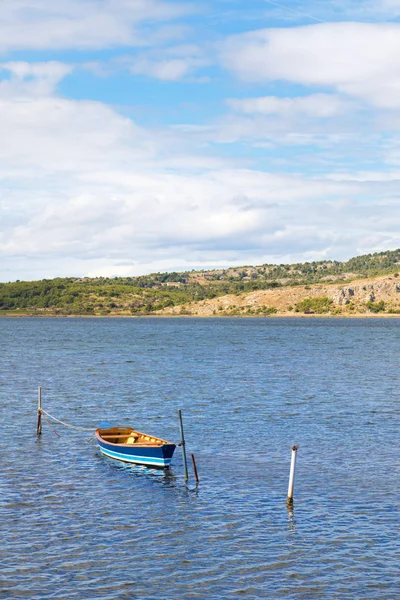 Lago Com Barco Pescadores Perto Village Gruissan Língua Francesadoc Roussillon — Fotografia de Stock