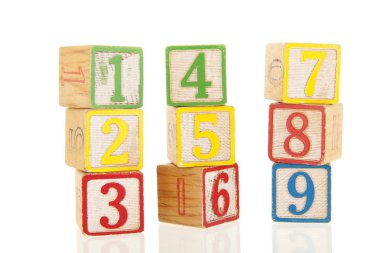 Renkli eğitici ahşap oyuncak blok toplamı ile