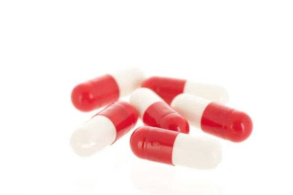 Красные Белые Капсулы Таблетки Изолированы Белом Фоне — стоковое фото