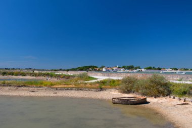 Köy Loix ve tekne ile Tuz Gölü, Ile de Re yatay