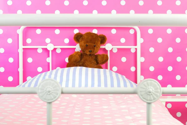 Girls Bedroom Pink Wall Paper Stuffed Bear — Stock Photo, Image