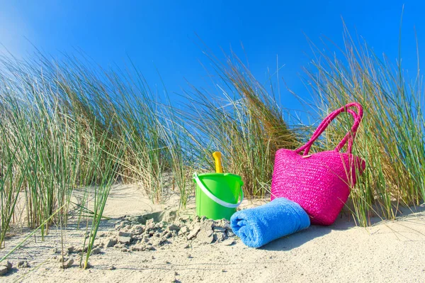 Giocattoli Tra Dune Spiaggia — Foto Stock