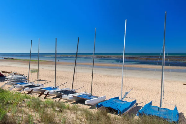 Ile Strandlandschaft Sand Und Meer Mit Segelbooten Horizont — Stockfoto