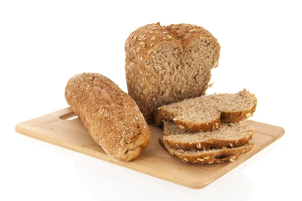 Pane Integrale Marrone Fette Tagliere Isolato Fondo Bianco — Foto Stock