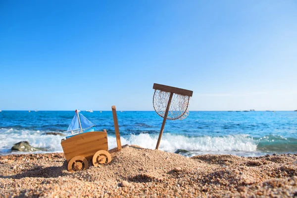Fishing Net Και Vintage Παιχνίδια Στην Άμμο Στην Παραλία — Φωτογραφία Αρχείου